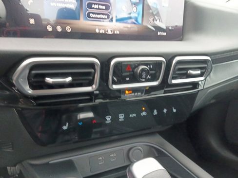 New 2026 Nissan Sentra SV w/ SV Convenience Package FWD image 17