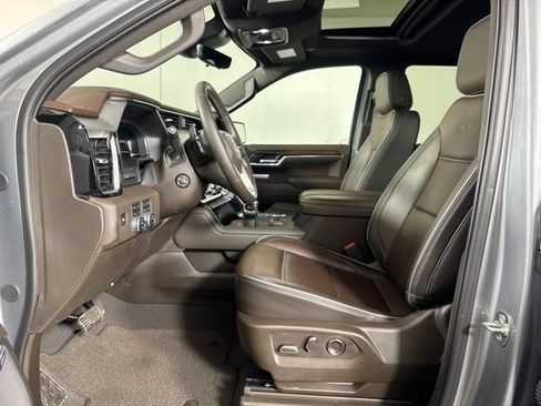 Used 2025 GMC Sierra 1500 Denali w/ Technology Package AWD/4WD image 11