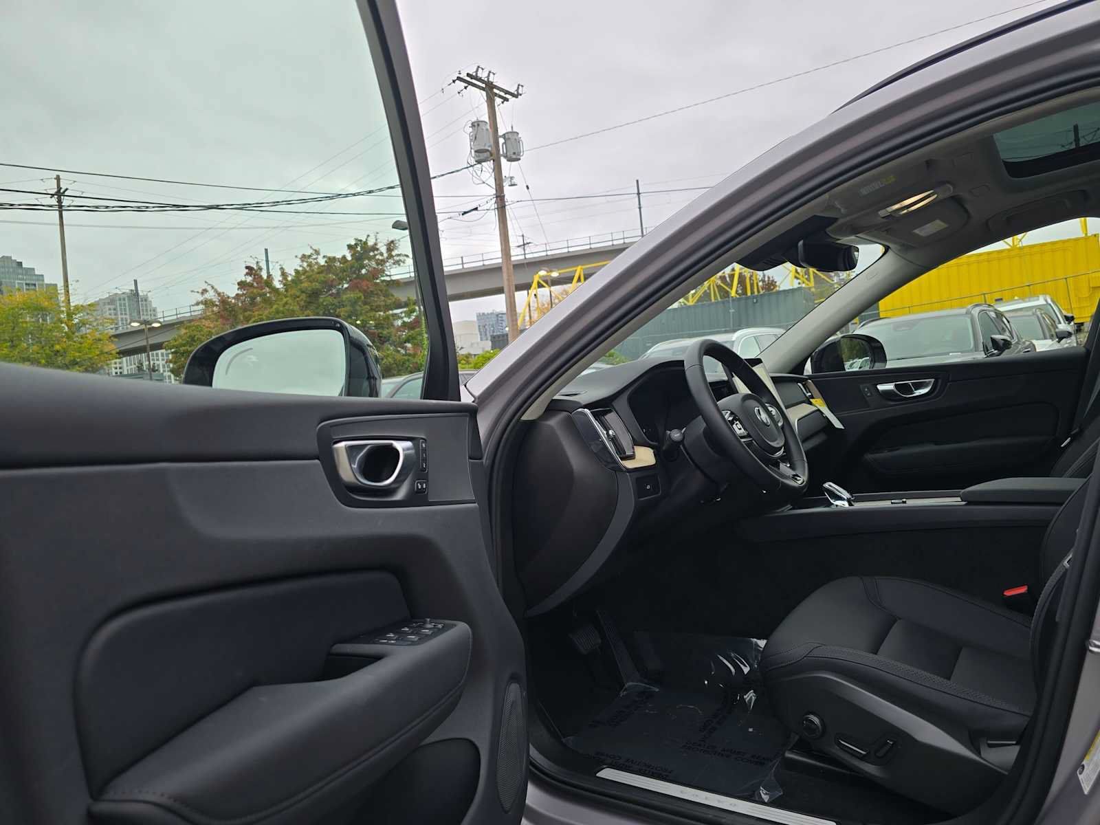 Used 2026 Volvo XC60 B5 Plus w/ Climate Package AWD/4WD image 20