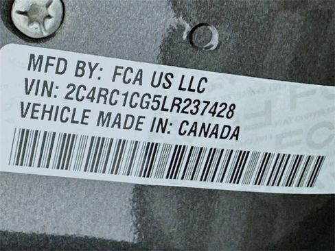 Used 2020 Chrysler Voyager LX image 31