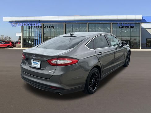 Used 2014 Ford Fusion SE w/ Equipment Group 202A FWD image 4