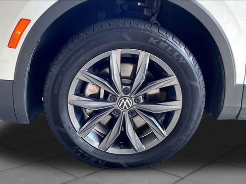 Used 2022 Volkswagen Tiguan SE AWD/4WD image 11