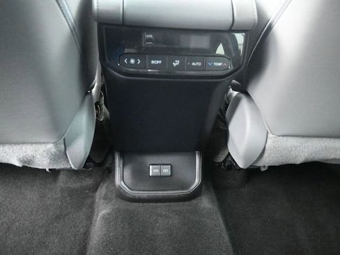 Used 2023 Toyota Highlander XLE image 28