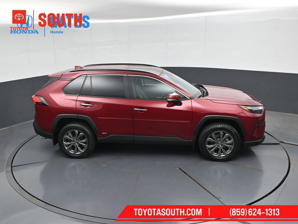 Used 2022 Toyota RAV4 Limited AWD/4WD image 46