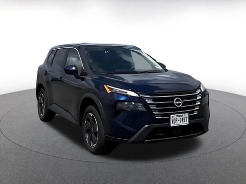 Used 2025 Nissan Rogue SV AWD/4WD image 3