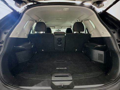 Used 2018 Nissan Rogue SV w/ Premium Package AWD/4WD image 30