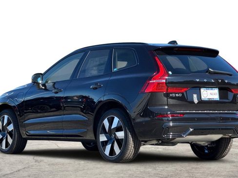 Certified 2025 Volvo XC60 T8 Plus w/ Protection Package Premier image 6