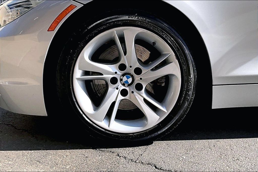 Used 2011 BMW Z4 sDrive35i RWD image 12