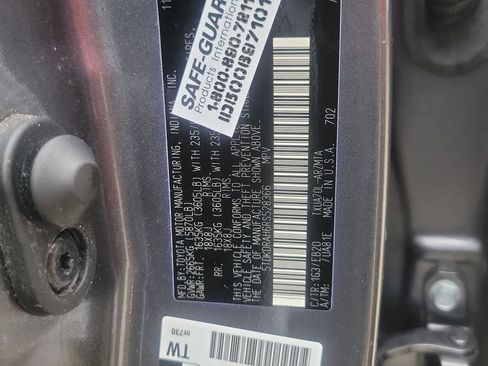 Used 2024 Toyota Highlander XLE FWD image 42