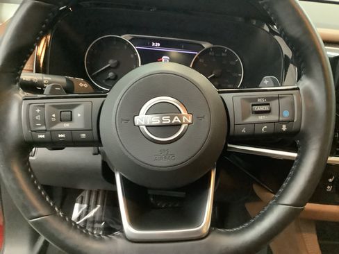 Used 2023 Nissan Pathfinder Platinum AWD/4WD image 15