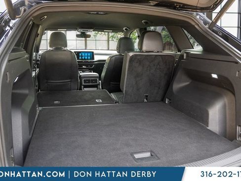 Used 2024 Volkswagen Atlas Cross Sport SE AWD/4WD image 35