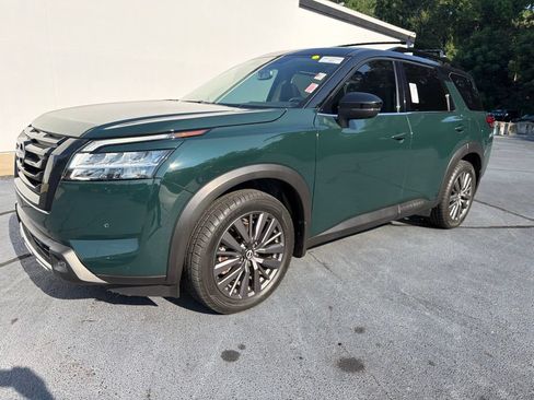 Used 2022 Nissan Pathfinder SL w/ SL Premium Package FWD image 2