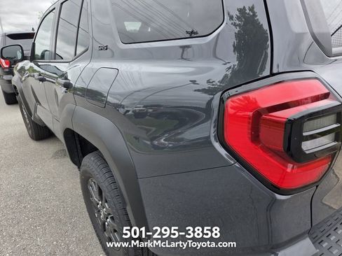Used 2025 Toyota 4Runner SR5 AWD/4WD image 9