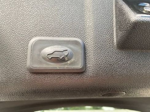Used 2016 GMC Acadia SLE FWD image 32