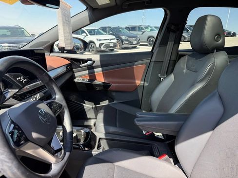 Used 2021 Volkswagen ID.4 Pro S RWD image 14