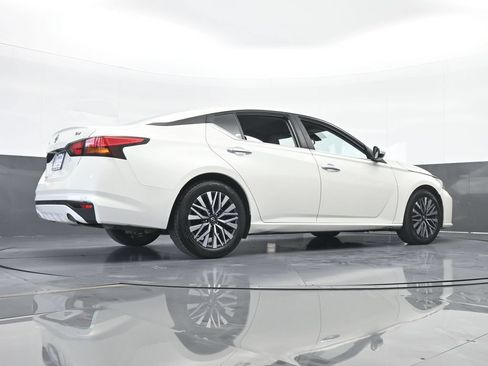 Used 2023 Nissan Altima 2.5 SV FWD image 62