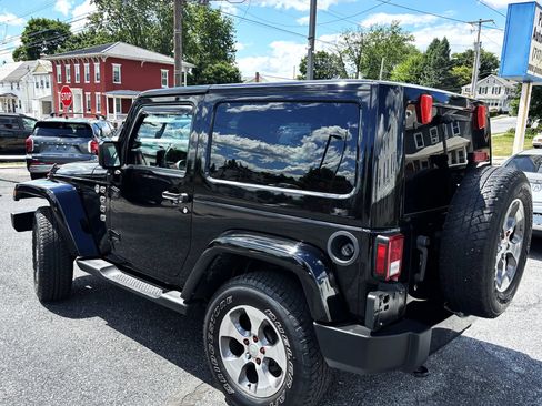 Used 2017 Jeep Wrangler Sahara w/ Connectivity Group AWD/4WD image 4