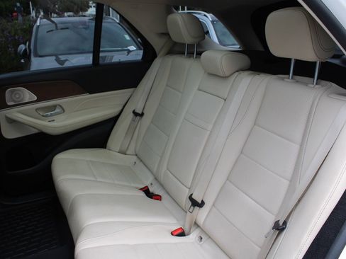 Certified 2022 Mercedes-Benz GLE 350 4MATIC w/ Premium Package image 27