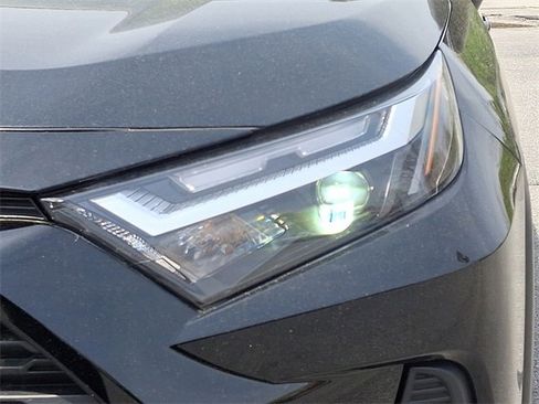 Used 2022 Toyota RAV4 XLE image 9