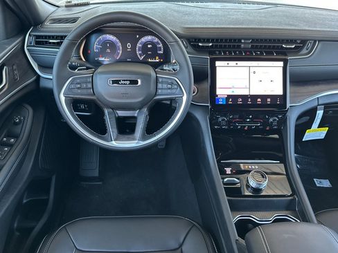 New 2025 Jeep Grand Cherokee Limited w/ Black Appearance Package image 13