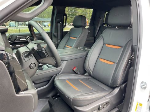 Used 2025 GMC Sierra 1500 AT4 w/ Technology Package image 19