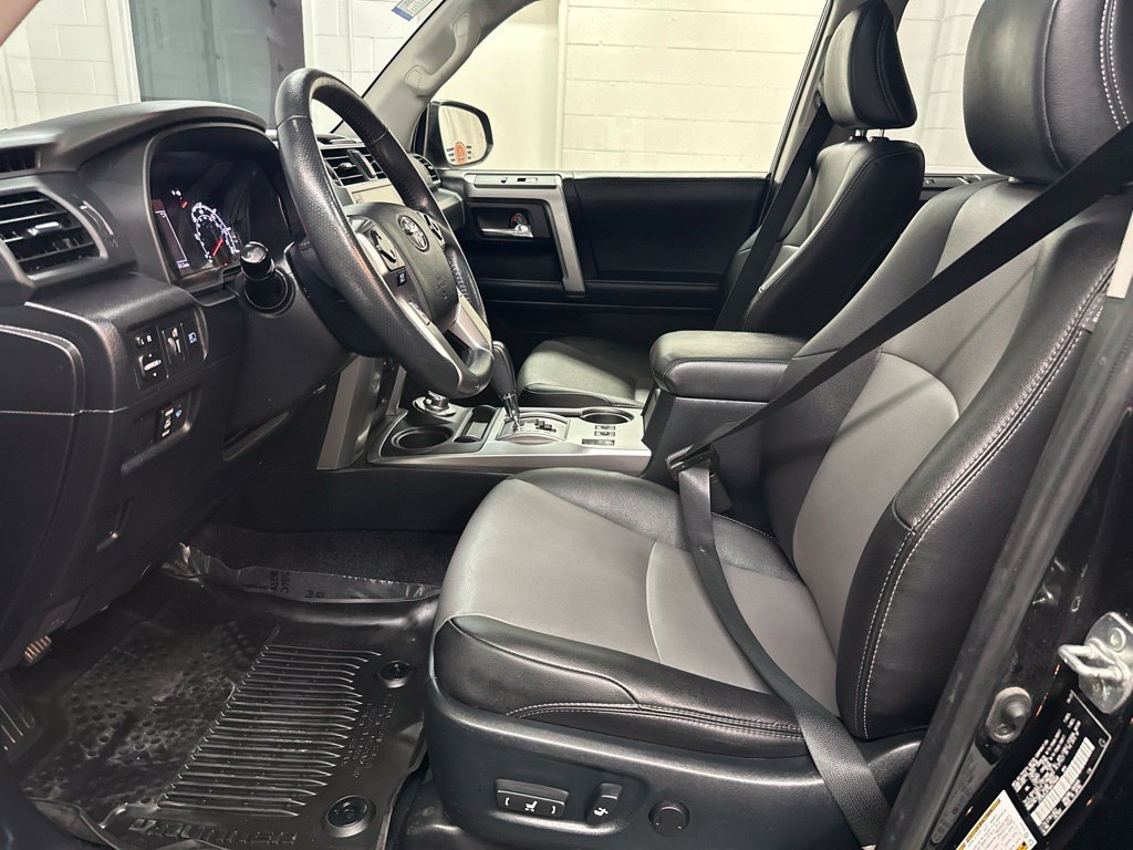 Used 2022 Toyota 4Runner SR5 Premium w/ Moonroof Package AWD/4WD image 18