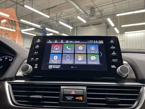 Used 2018 Honda Accord Touring image 18