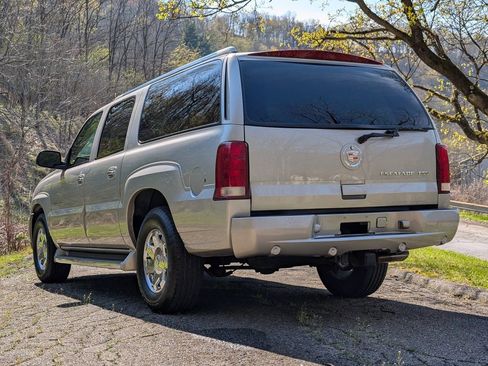 Used 2004 Cadillac Escalade ESV AWD image 26