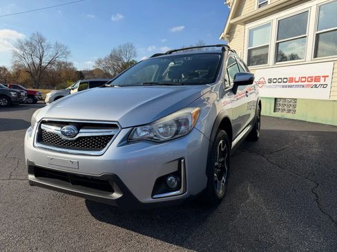 Used 2017 Subaru Crosstrek 2.0i Limited image 1