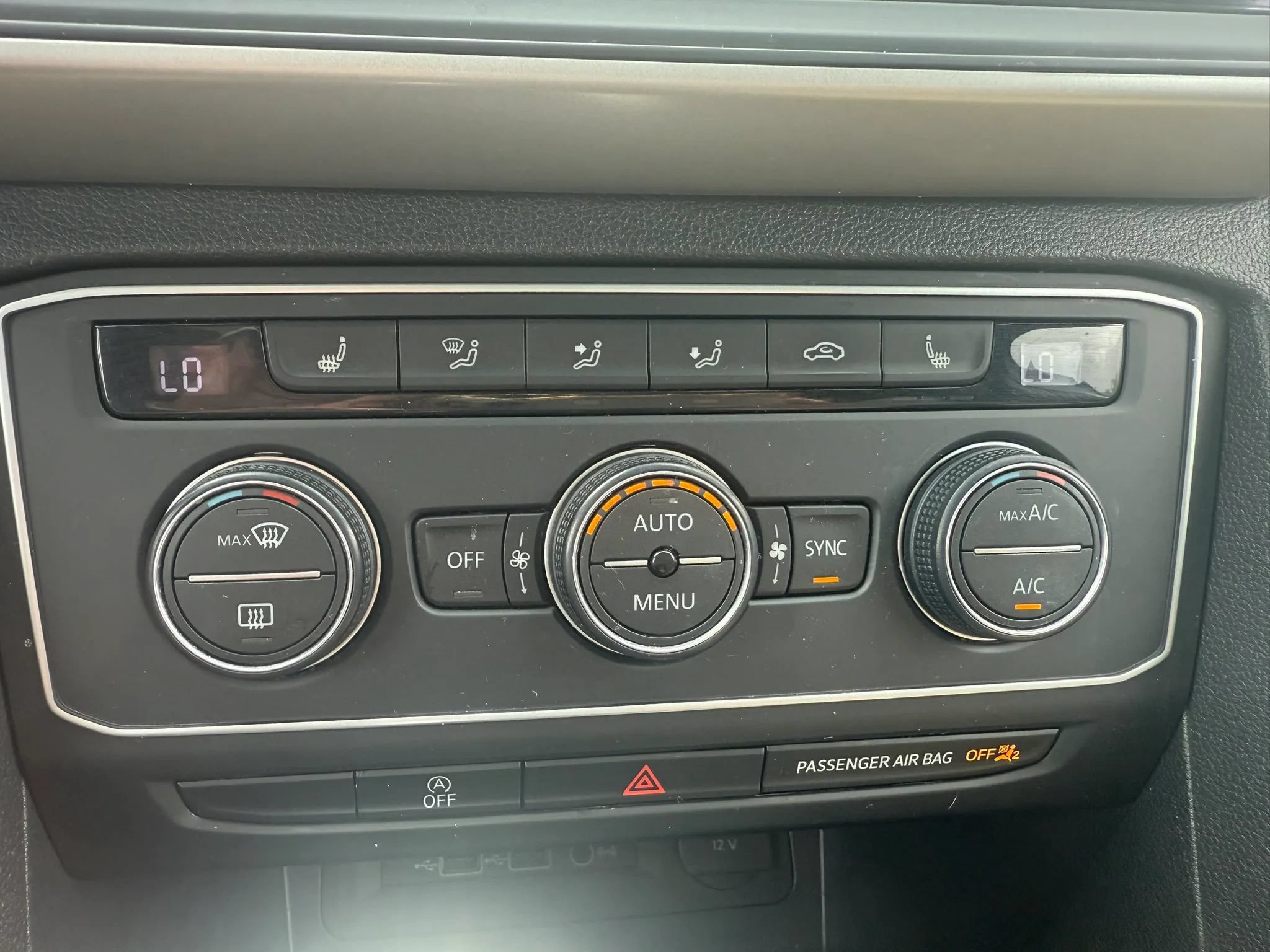 Used 2020 Volkswagen Atlas Cross Sport SE w/ Panoramic Sunroof Package AWD/4WD image 13