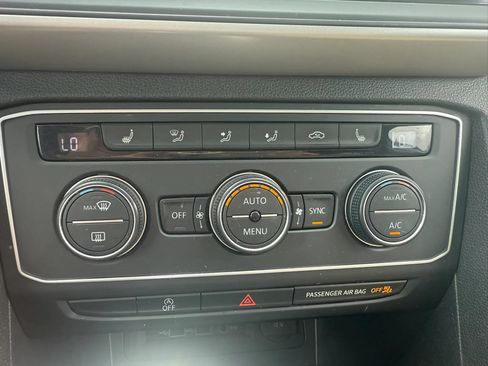Used 2020 Volkswagen Atlas Cross Sport SE w/ Panoramic Sunroof Package AWD/4WD image 13