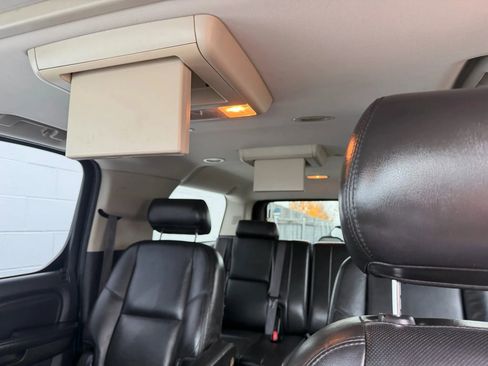 Used 2010 Cadillac Escalade ESV Premium image 19