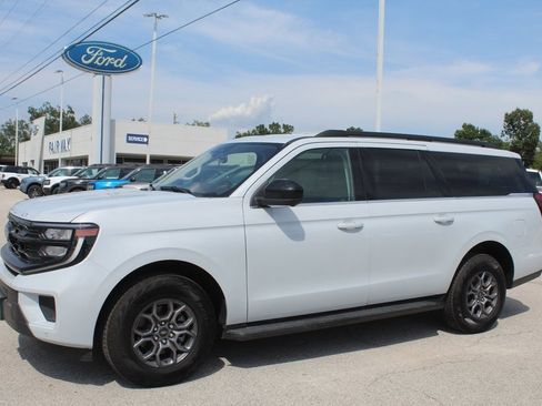 New 2025 Ford Expedition Max Active image 2