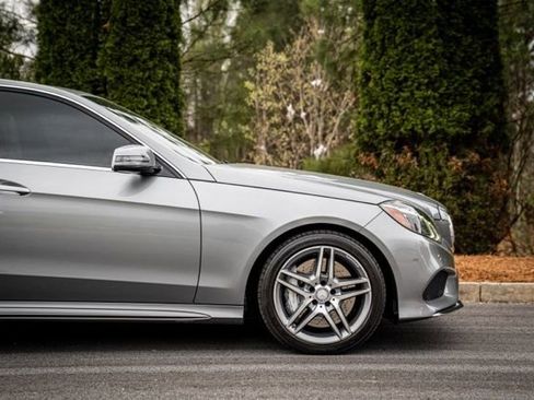 Used 2014 Mercedes-Benz E 550 4MATIC Sedan image 11