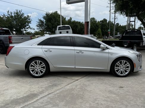 Used 2019 Cadillac XTS Luxury FWD image 3
