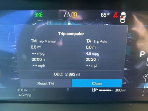 Used 2025 Volvo XC40 B5 Plus AWD/4WD image 21
