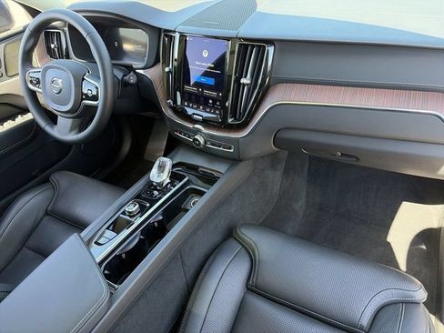 Used 2023 Volvo XC60 B5 Ultimate w/ Protection Package Premier FWD image 13