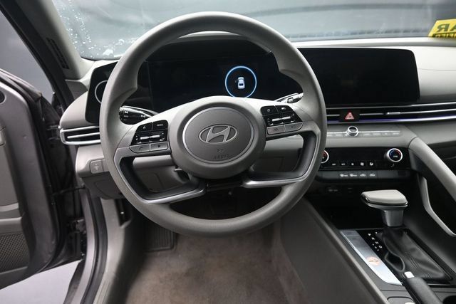 Used 2024 Hyundai Elantra SEL FWD image 14