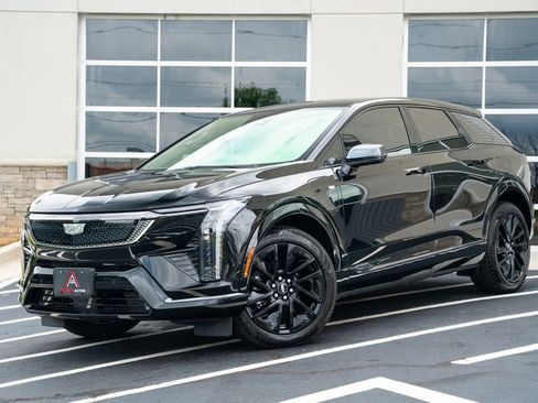 Used 2025 Cadillac Optiq Sport 1 w/ LPO, ONYX Package AWD/4WD image 2