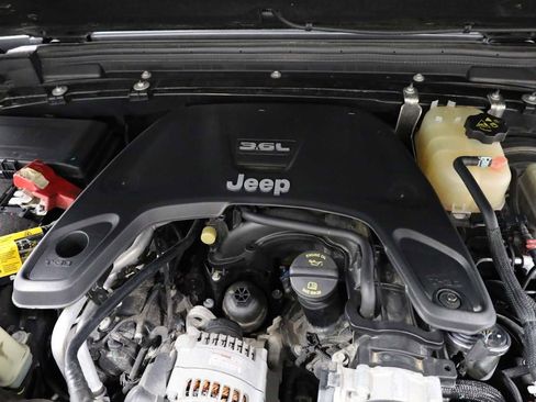 Used 2021 Jeep Wrangler Unlimited Rubicon image 34