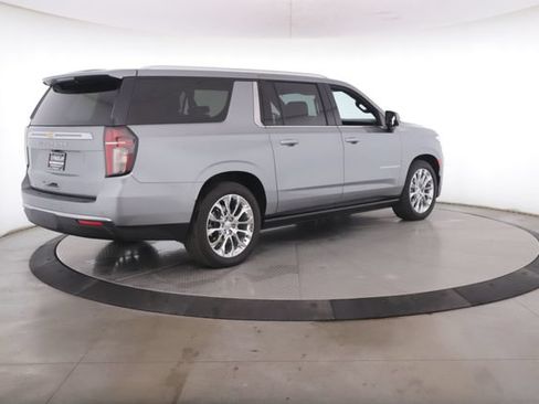 Used 2024 Chevrolet Suburban High Country AWD/4WD image 7