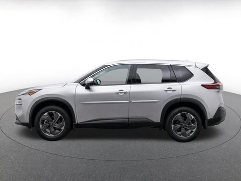 Used 2025 Nissan Rogue SV FWD image 4