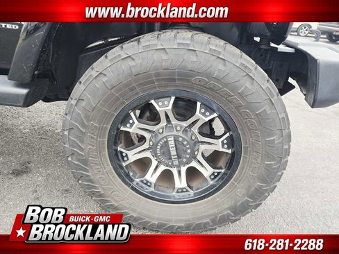 Used 2015 Jeep Wrangler Unlimited Sahara image 18