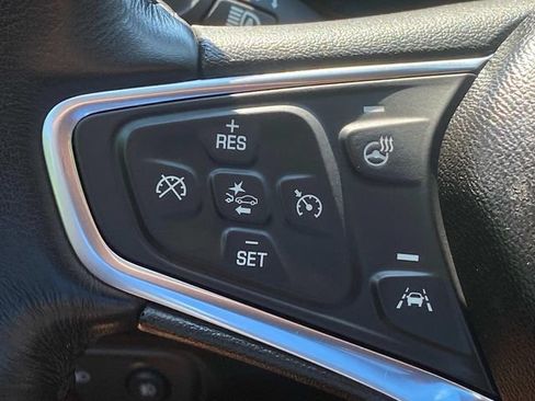 Used 2018 Chevrolet Equinox Premier FWD image 21