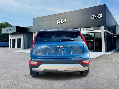 Certified 2025 Kia Niro EX image 7