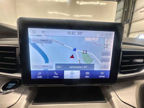 Used 2022 Ford Explorer XLT w/ Equipment Group 202A image 19