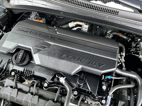 Used 2023 Hyundai Elantra Limited image 35