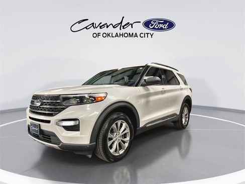 Used 2022 Ford Explorer XLT w/ Equipment Group 202A image 4