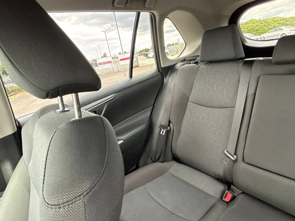 Used 2025 Toyota RAV4 XLE FWD image 31