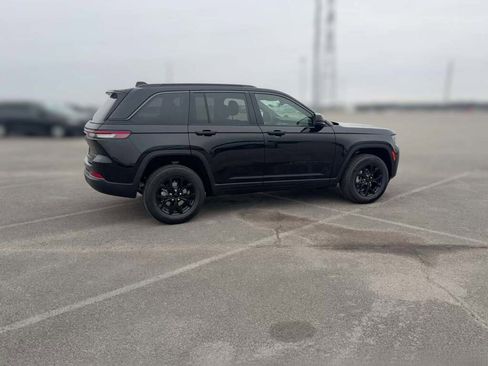 New 2026 Jeep Grand Cherokee Altitude image 13